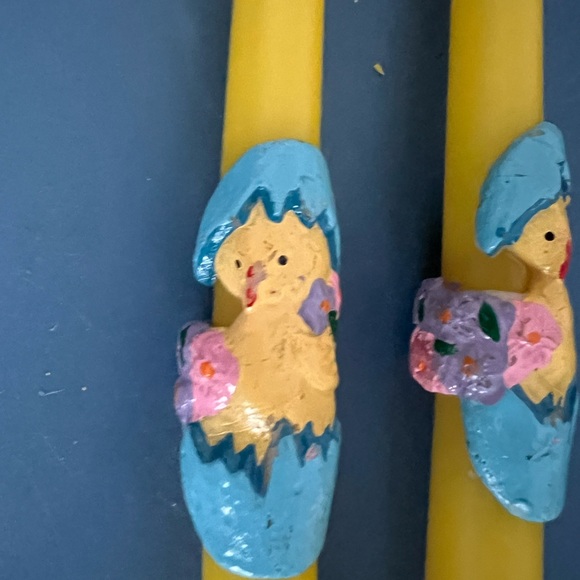 VINTAGE 10 INCHES EASTER TAPER CANDLES-IN BOX - Picture 6 of 7